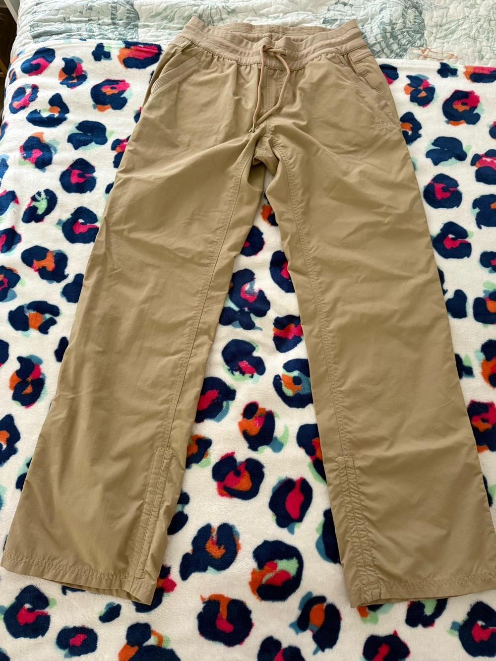 NWOT The North Face Women’s Pants, Size M (Beige)